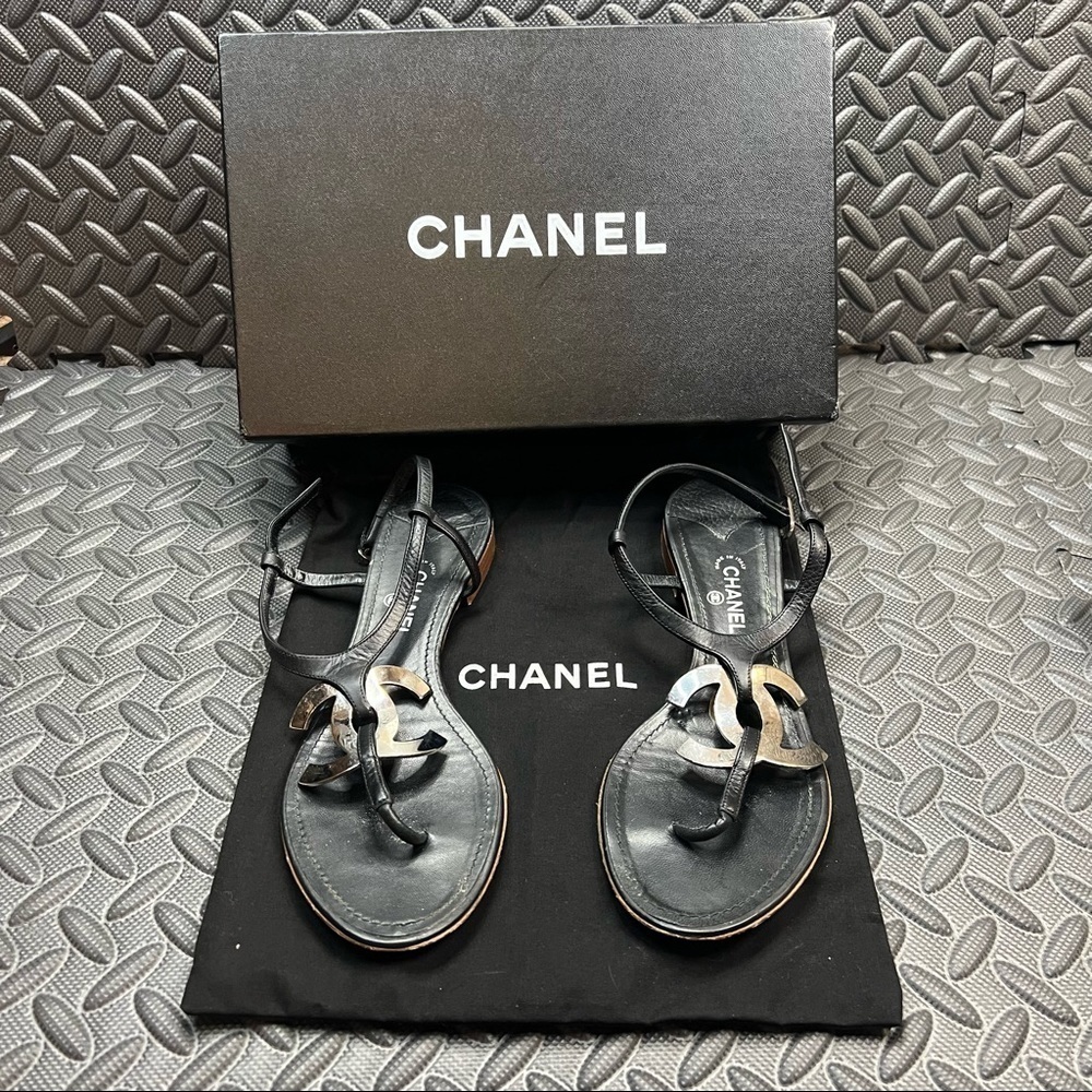Chanel | Logo sandals - Picture 2 of 13